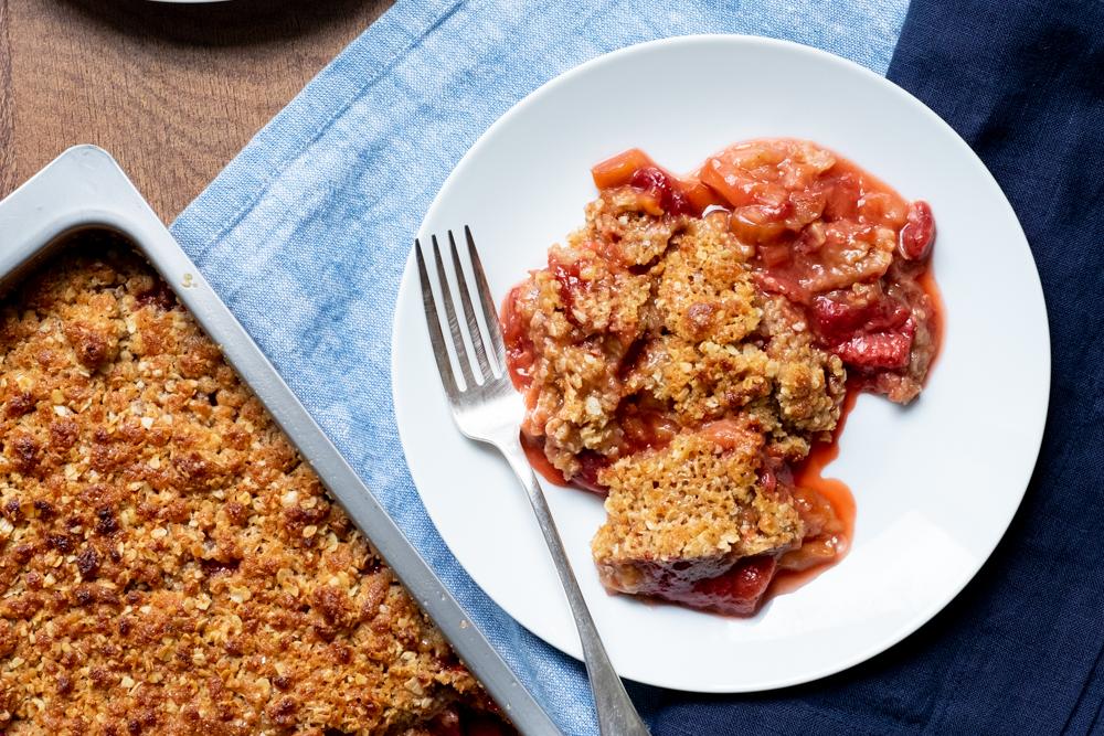 strawberry rhubarb crumble