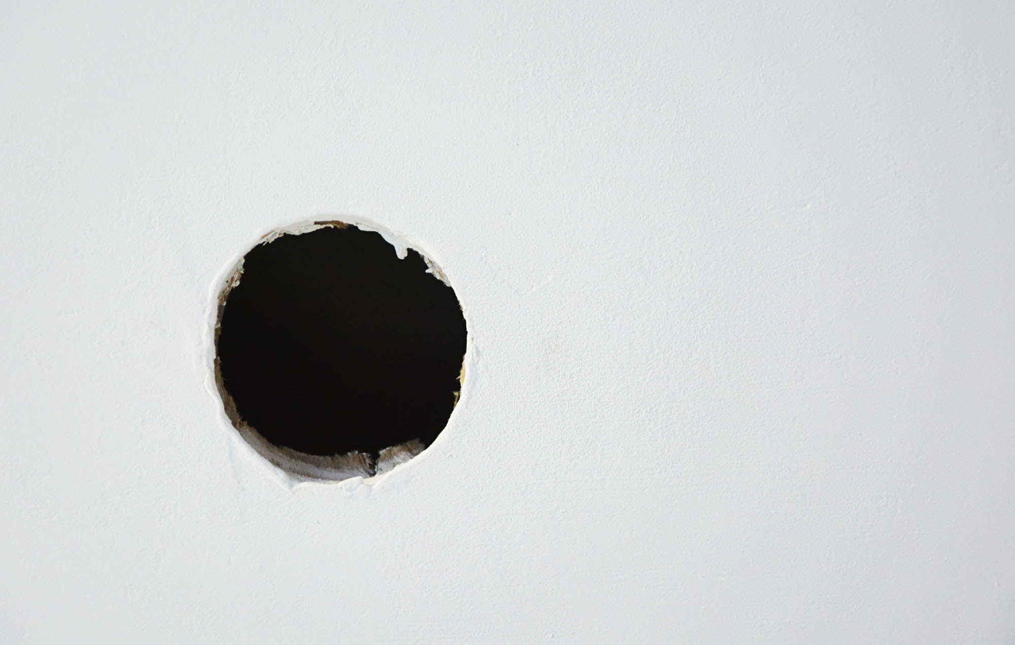 Drywall-large hole.jpg