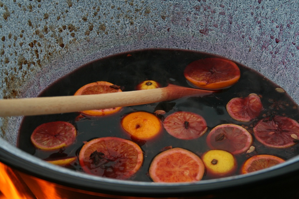 Mulled-wine-cooking