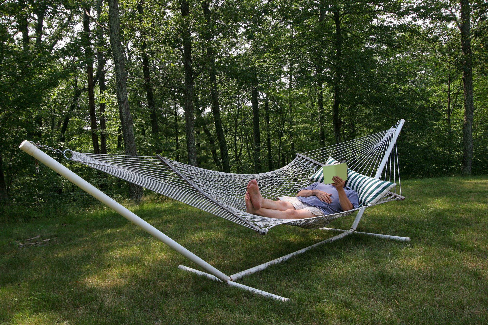 Swing into Summer with a new hammock Recette Magazine