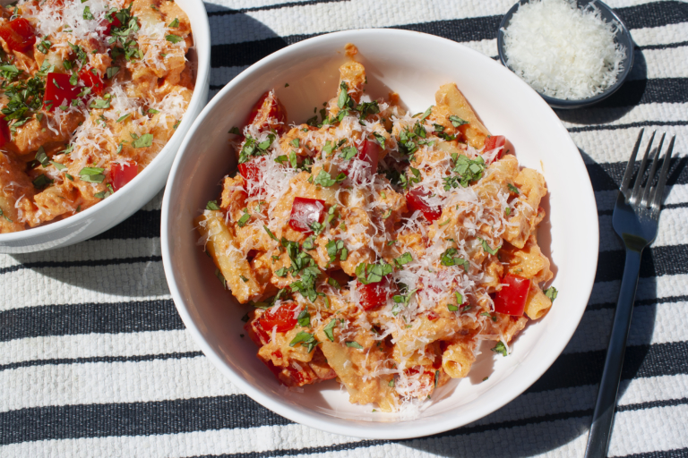 Creamy Tomato and Red Pepper Pasta – Recette Magazine