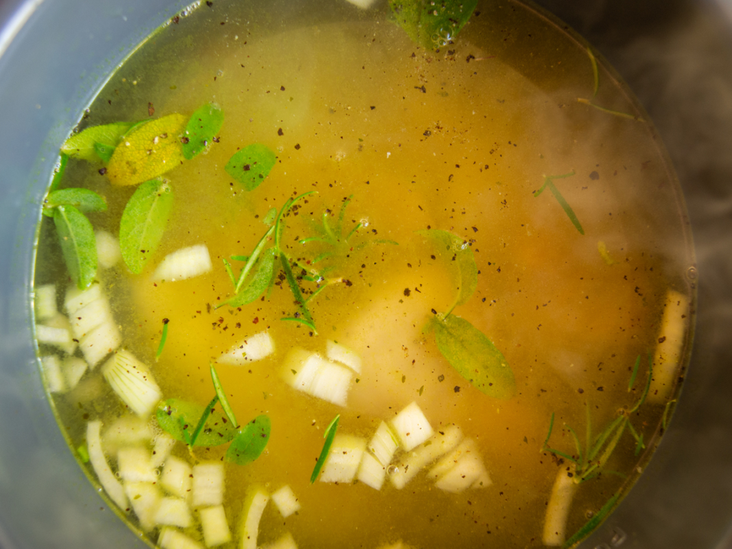 How to Slow Cook Chicken Soup – Recette Magazine