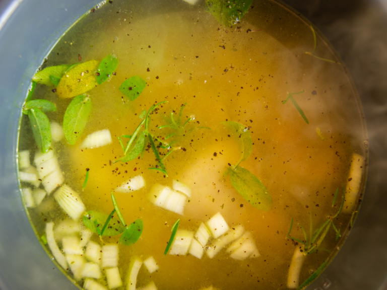 How to Slow Cook Chicken Soup Recette Magazine