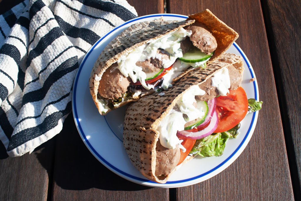 Greek Meatball Pita Pockets Recette Magazine