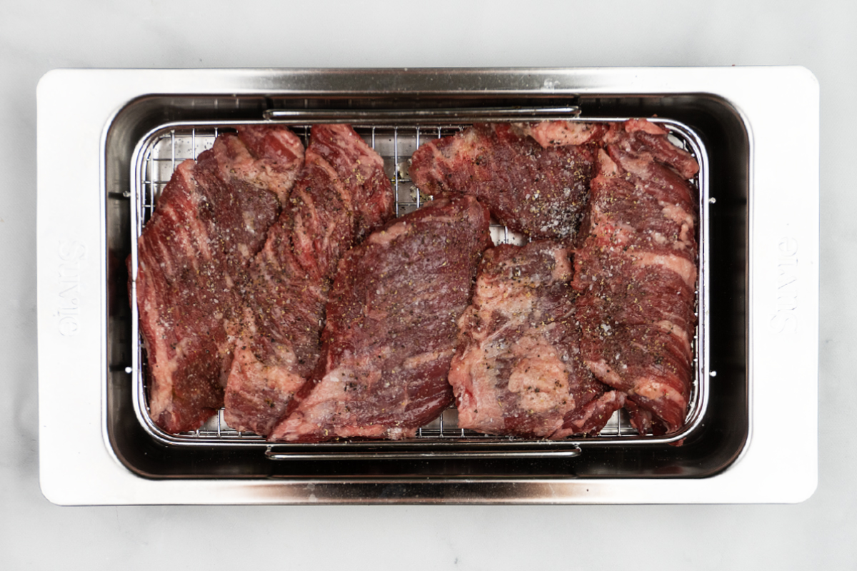 Easy Broiled Skirt Steak with Chimichurri Recette Magazine