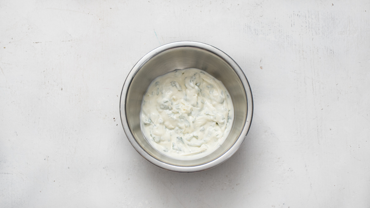 Lamb Sausage Sliders with GarlicMint Aioli Recette Magazine