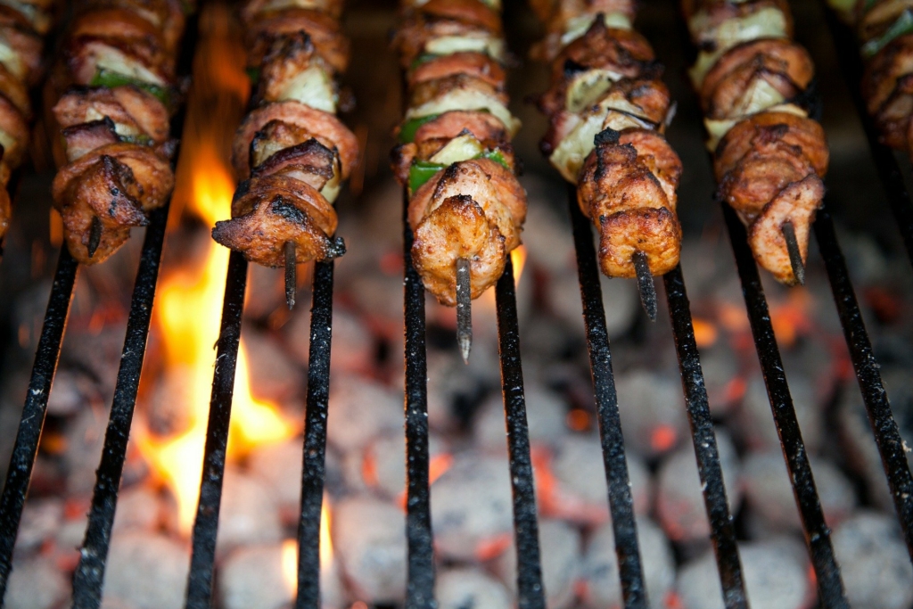 Kebabs: The Skewered and Grilled Meat Dish – Recette Magazine