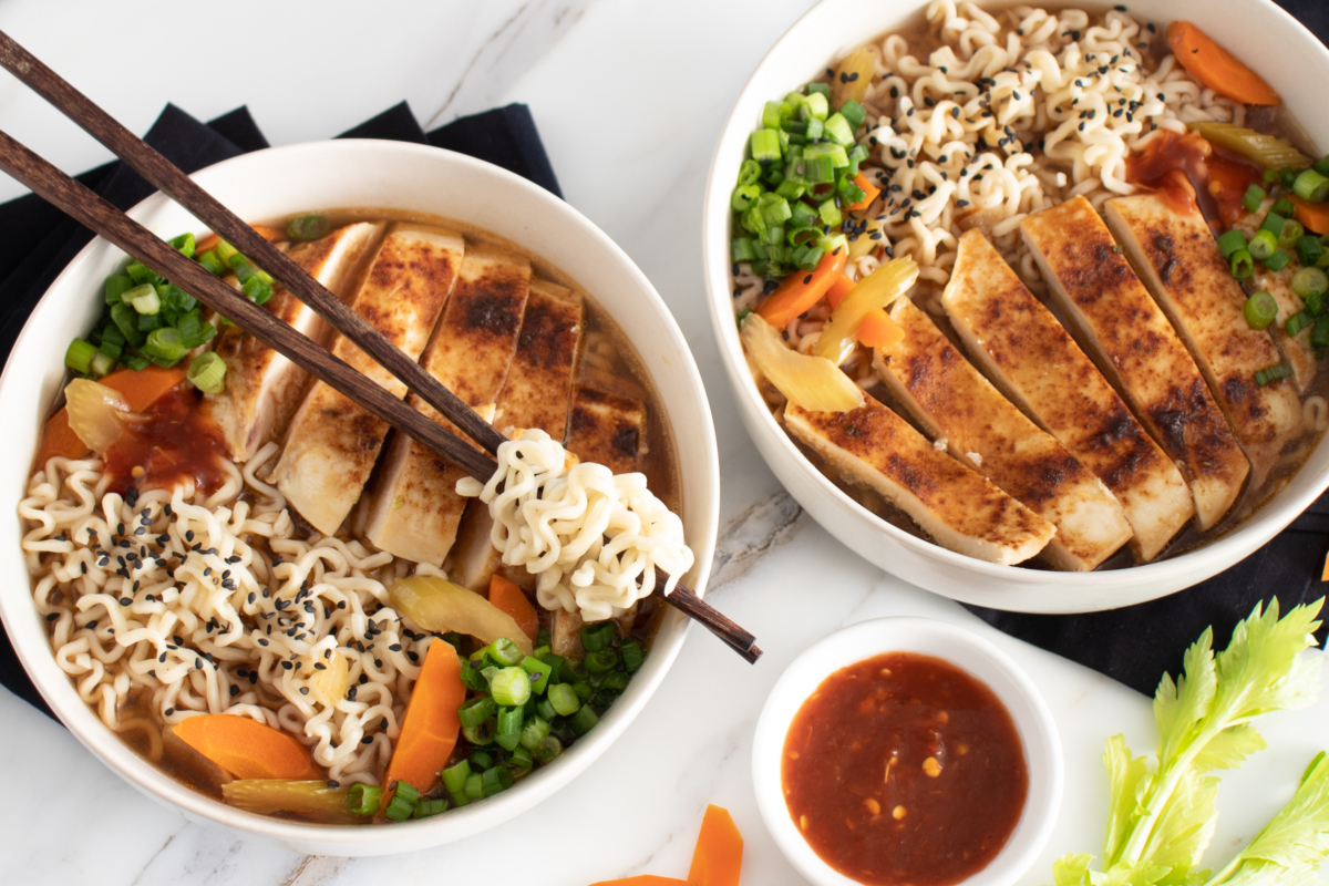 Spicy Miso Chicken Noodle Soup Recette Magazine