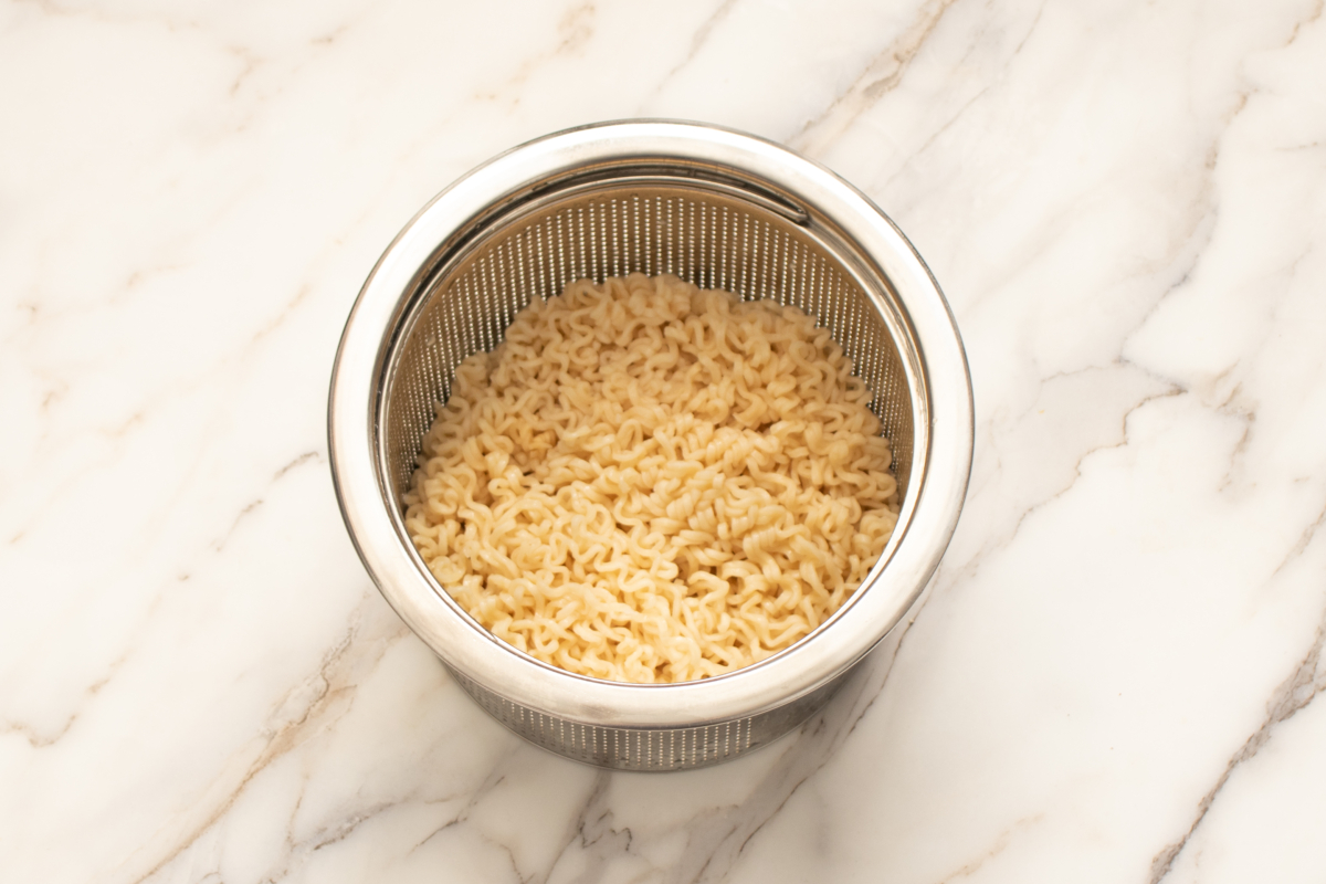 Spicy Miso Chicken Noodle Soup Recette Magazine