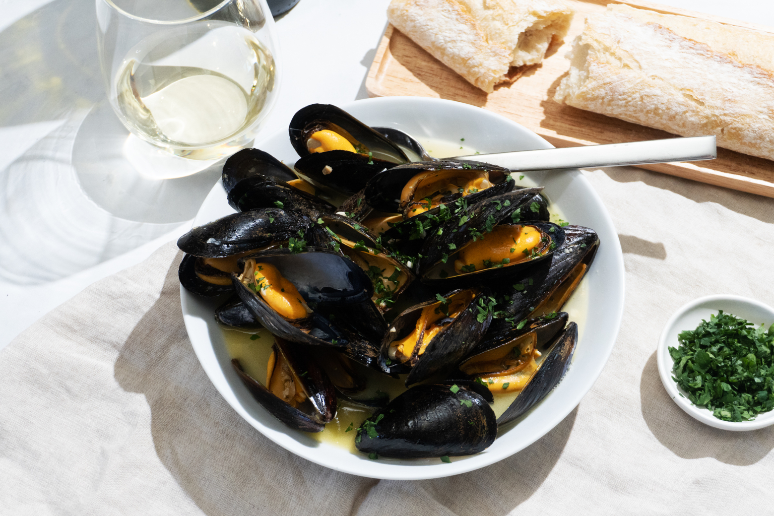 Roasted Mussels with Sourdough Toast Recette Magazine