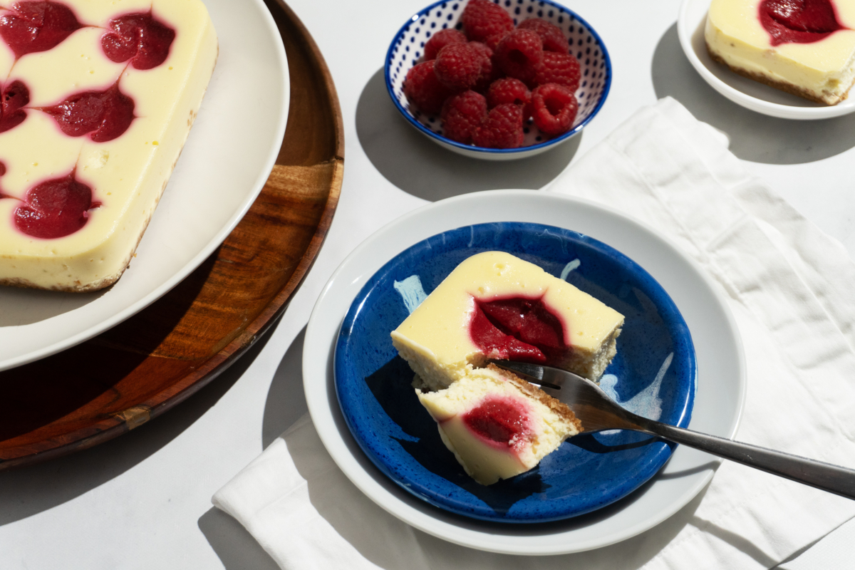 Raspberry Swirl Cheesecake – Recette Magazine