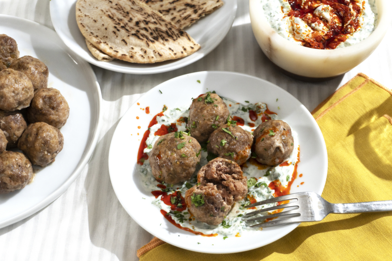 TurkishStyle Koftas with Spicy Yogurt Recette Magazine