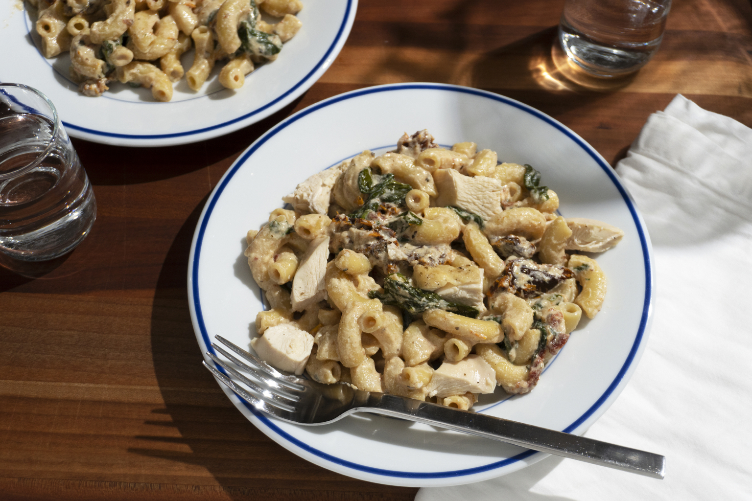 Creamy Tomato Chicken with Pasta and Spinach Recette Magazine